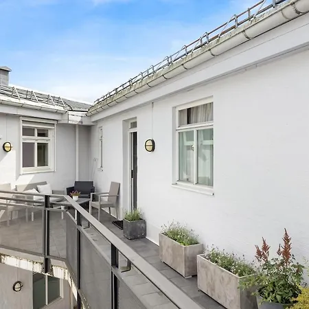 Modern Penthouse, Centrally Located At Bogstadveien Appartement